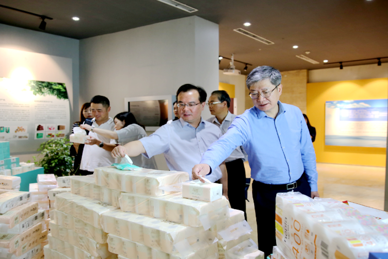 2019年 5月22日，時任浙江省社會組織綜合黨委專職副書記、省民政廳社會組織管理局局長蔡國華蒞臨景興紙業(yè)調(diào)研企業(yè)發(fā)展情況和黨建工作