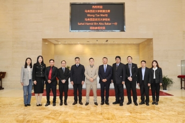 馬來西亞大學(xué)聯(lián)盟主席拿督斯里黃炫碩一行蒞臨景興紙業(yè)參觀交流，共建“一帶一路”人才培養(yǎng)培訓(xùn)基地