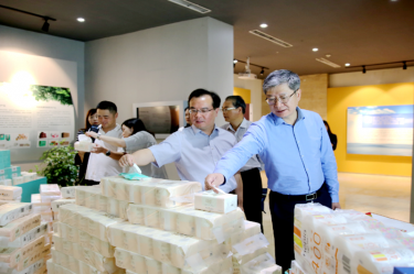 2019年 5月22日，時(shí)任浙江省社會(huì)組織綜合黨委專職副書記、省民政廳社會(huì)組織管理局局長蔡國華蒞臨景興紙業(yè)調(diào)研企業(yè)發(fā)展情況和黨建工作